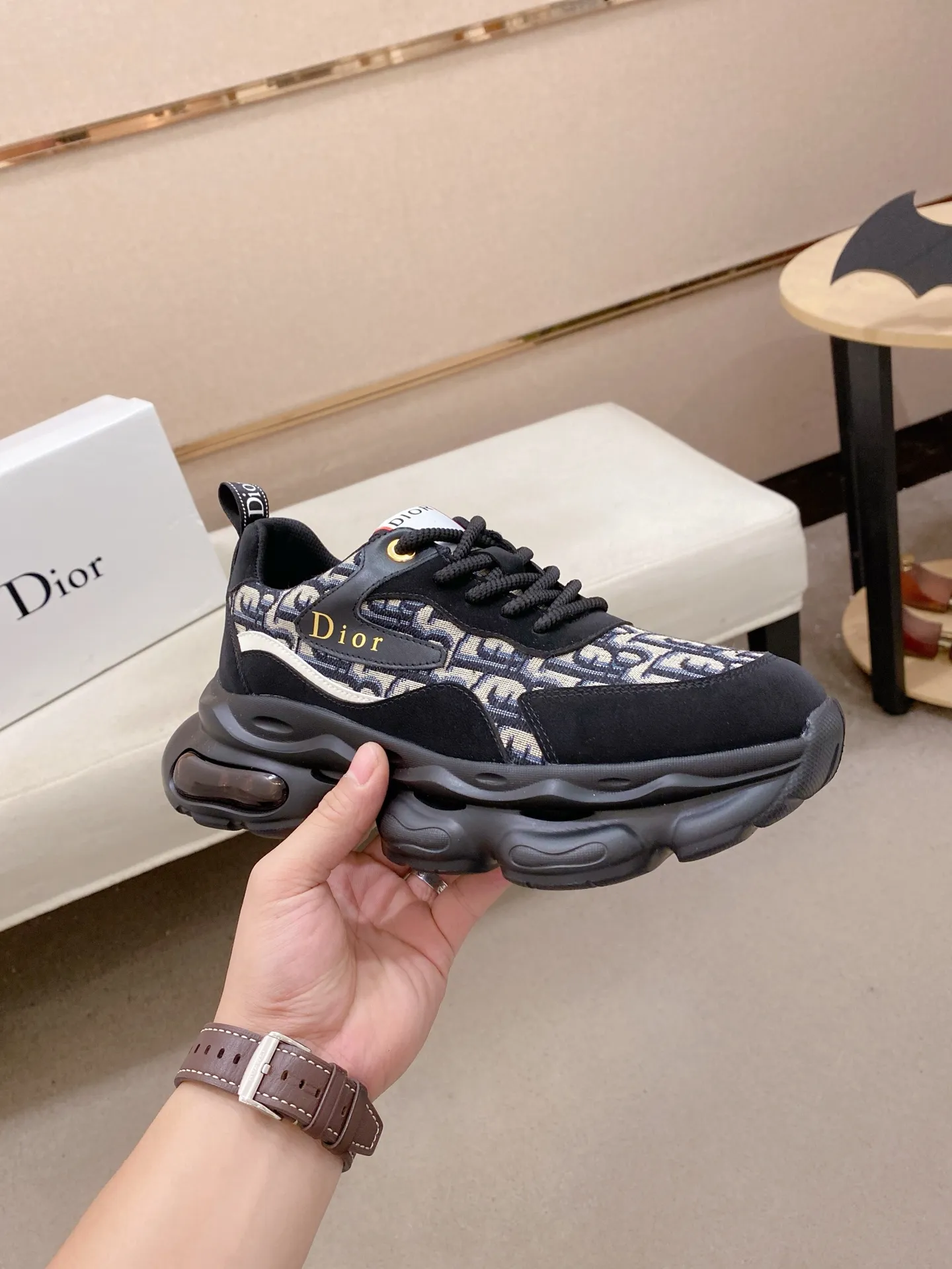 Men's shoes💰 462💰🇮🇹🇮🇹Dior d The new model is on sale at the same time at the counter. The upper 🇮🇹 is imported Italian first-layer cowhide, and the lining is fully imported sheepskin 💪💪. It is a complete 1⃣️ to 1⃣️ replica 🇮🇹💪💪, ⚠ Sole: The original sole is specially provided by the original factory. The exclusive movable molded sole is super comfortable. ⚠Original factory single goods, 🔍🔍high quality, you can enter and leave the counter at will, welcome to compare⚠. Code number:38-44